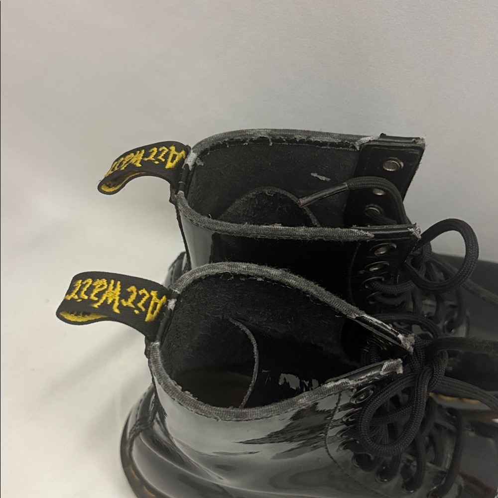 Dr. Martens Women’s 1460W Combat Boots Size 6 US 4 UK Patent Leather Black - Picture 3 of 15